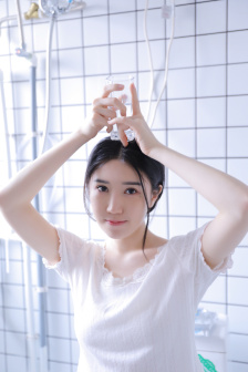 一对白花花的大馒头